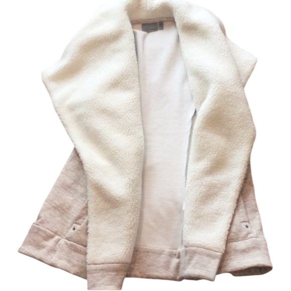 ATHLETA Apres Anything Open Front Cotton Sherpa Vest in Heathered Tan/Cream XS - Picture 4 of 7